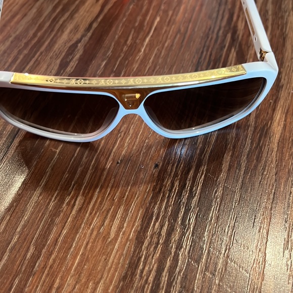 COPY - Louis Vuitton “evidence” still on the market - Picture 12 of 13